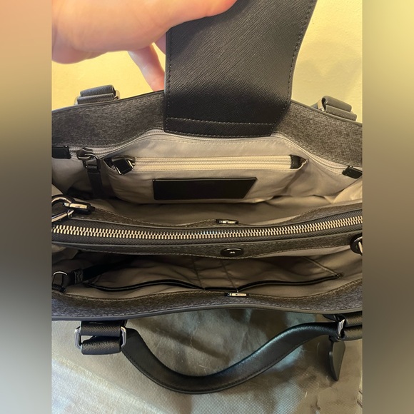 Tumi Laptop Purse - Picture 5 of 10